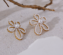 Pearl-petalled flora